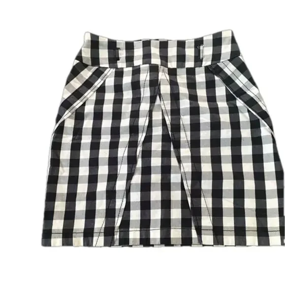 Dynamite Skirt Size Small - Picture 2 of 4